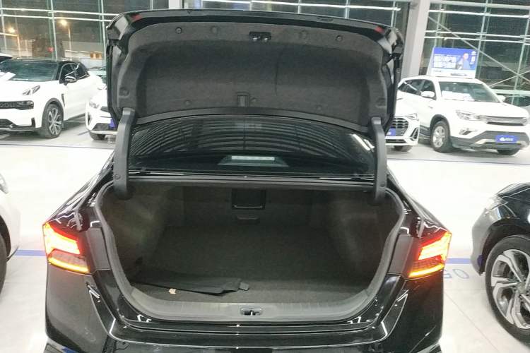 Used Nissan Teana 2024 2.0L SV Black Gold Edition Trunk