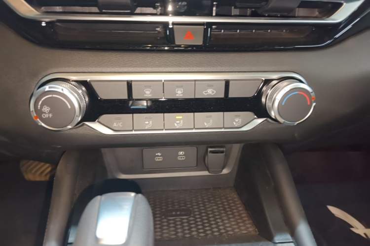 Used Nissan Teana 2024 2.0L XE Genuine Edition Audio And AC Panel