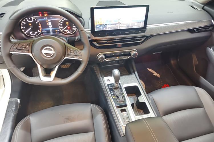 Used Nissan Teana 2024 2.0L XE Genuine Edition Center Console