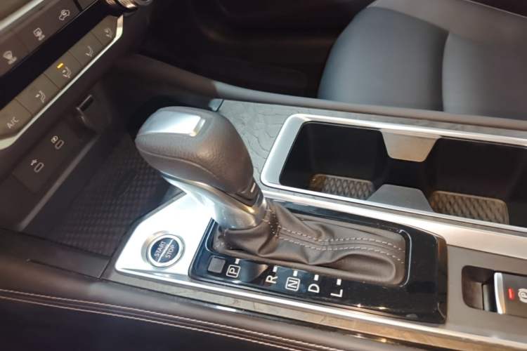 Used Nissan Teana 2024 2.0L XE Genuine Edition Gear Lever