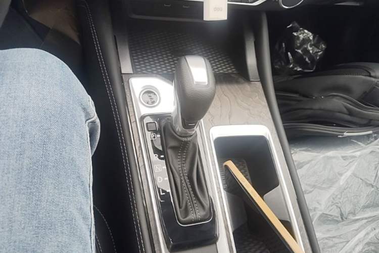 Used Nissan Teana 2024 2.0L XE Genuine Edition Gear Lever