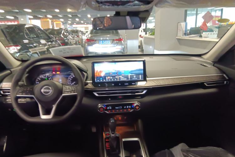 Used Nissan Teana 2025 Model 2.0L XL-TLS Enjoyment Edition Center Console