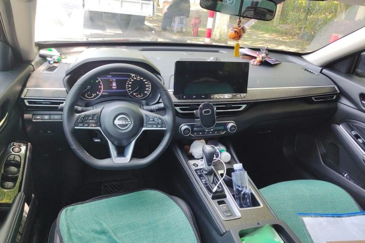 Used Nissan Teana 2025 Model 2.0L XL-TLS Enjoyment Edition Center Console