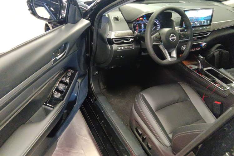 Used Nissan Teana 2025 Model 2.0L XL-TLS Enjoyment Edition Driver Seat