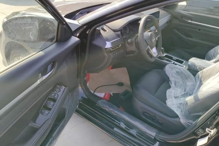 Used Nissan Teana 2025 Model 2.0L XL-TLS Enjoyment Edition Driver Seat