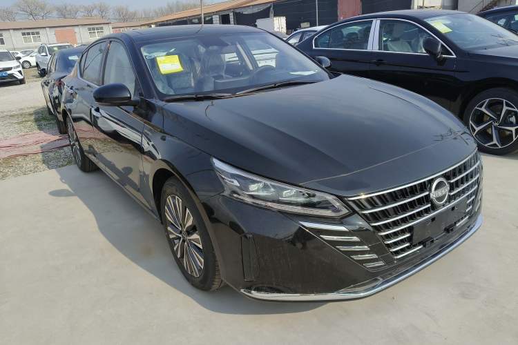 Used Nissan Teana 2025 Model 2.0L XL-TLS Enjoyment Edition Exterior 2