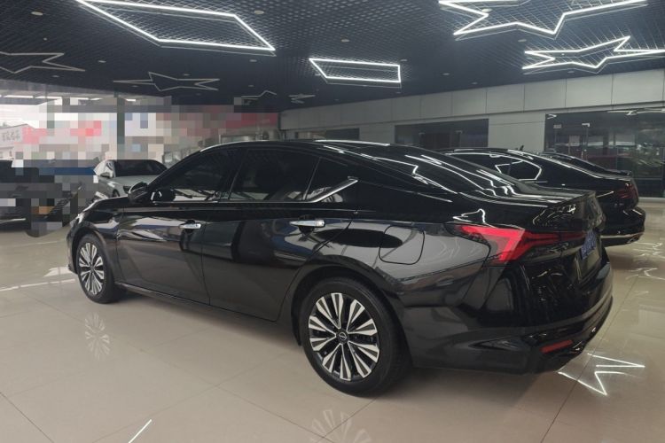 Used Nissan Teana 2025 Model 2.0L XL-TLS Enjoyment Edition Exterior 2