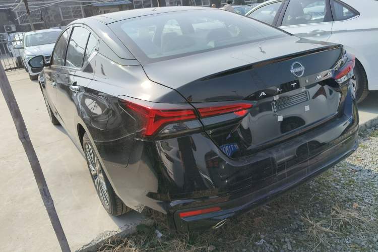 Used Nissan Teana 2025 Model 2.0L XL-TLS Enjoyment Edition Exterior 3