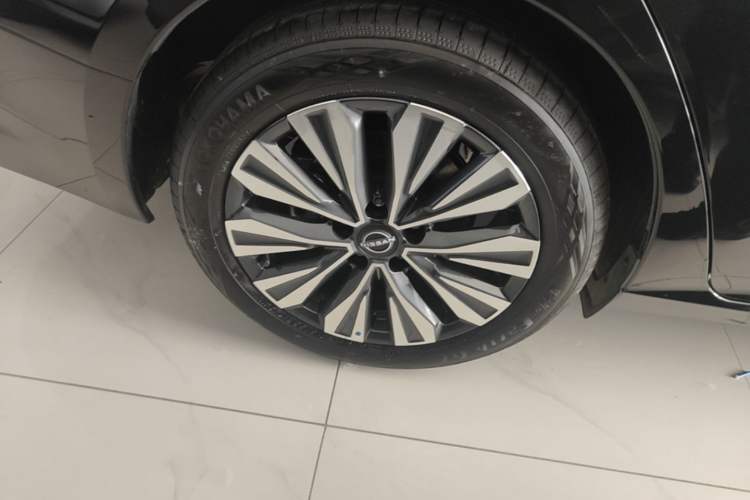 Used Nissan Teana 2025 Model 2.0L XL-TLS Enjoyment Edition Exterior 5