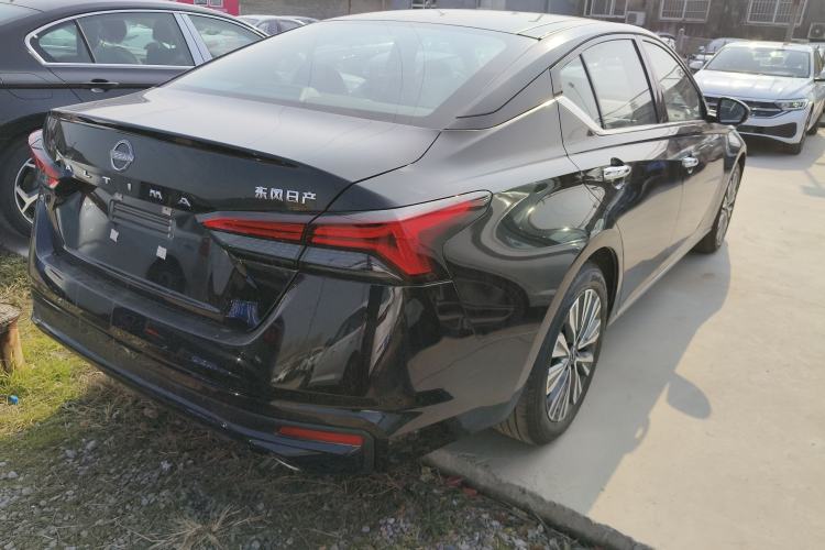 Used Nissan Teana 2025 Model 2.0L XL-TLS Enjoyment Edition Exterior 5