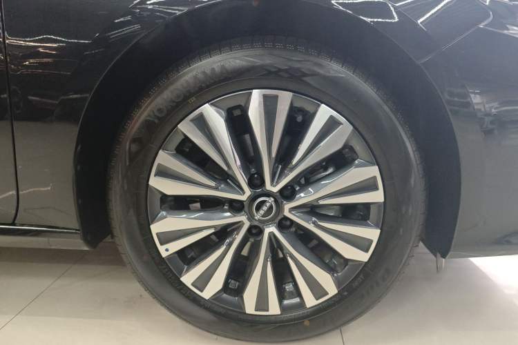Used Nissan Teana 2025 Model 2.0L XL-TLS Enjoyment Edition Exterior 5