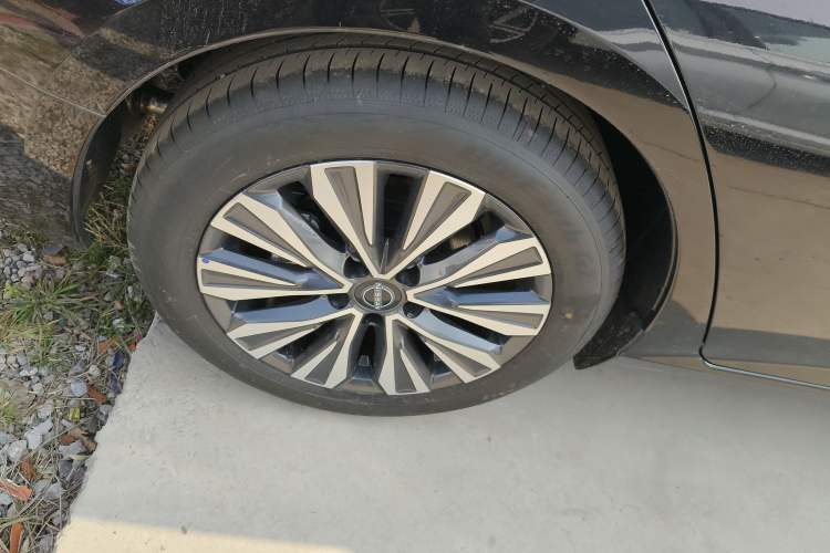 Used Nissan Teana 2025 Model 2.0L XL-TLS Enjoyment Edition Exterior 8