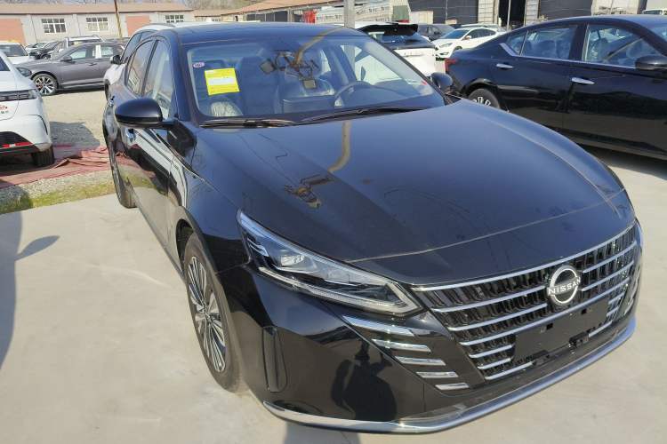 Used Nissan Teana 2025 Model 2.0L XL-TLS Enjoyment Edition Front Right 45 Deg