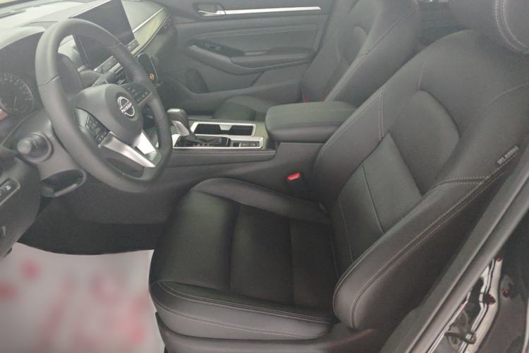 Used Nissan Teana 2025 Model 2.0L XL-TLS Enjoyment Edition Interior 1