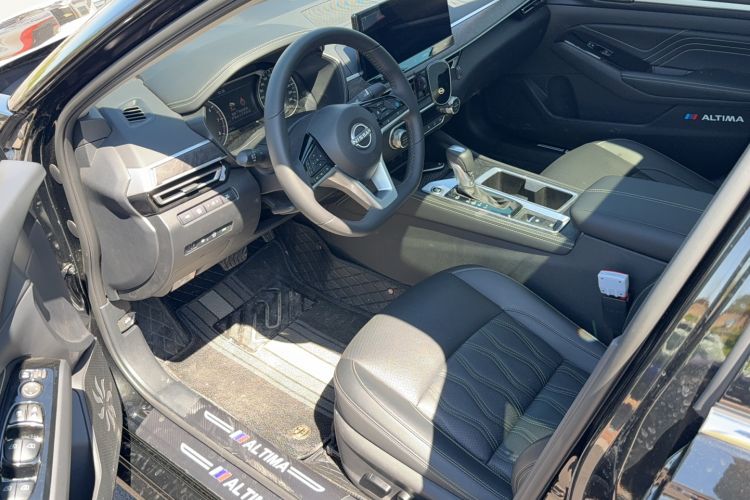 Used Nissan Teana 2025 Model 2.0L XL-TLS Enjoyment Edition Interior 2