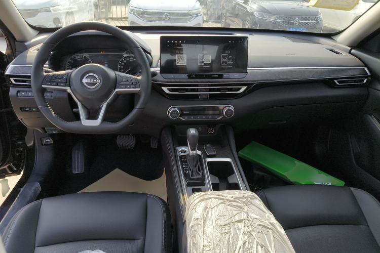 Used Nissan Teana 2025 Model 2.0L XL-TLS Enjoyment Edition Interior 2