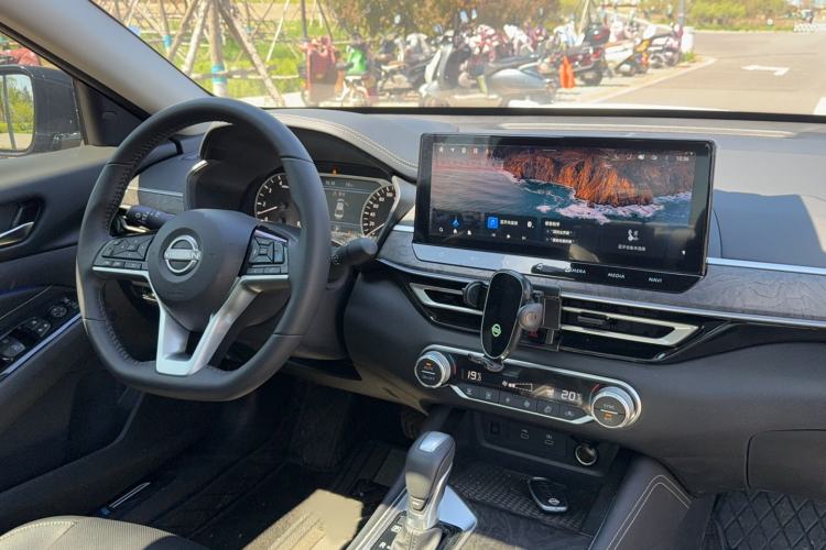 Used Nissan Teana 2025 Model 2.0L XL-TLS Enjoyment Edition Interior 3