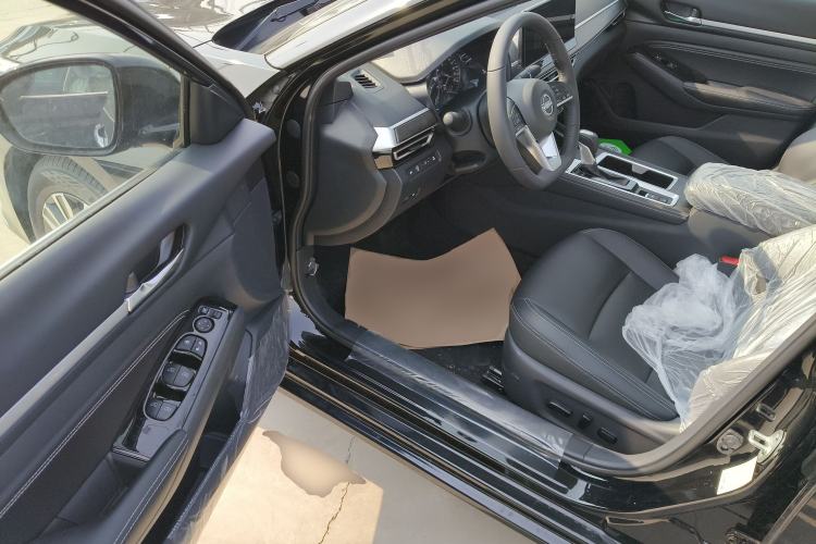 Used Nissan Teana 2025 Model 2.0L XL-TLS Enjoyment Edition Interior 3