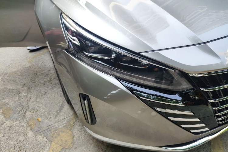 Used Nissan Teana 2025 Model 2.0L XL-TLS Enjoyment Edition Right Front Headlight