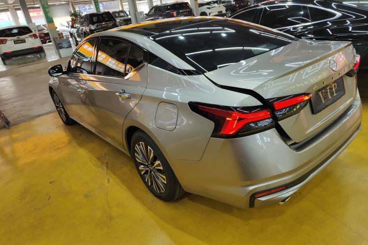 Used Nissan Teana 2025 Model 2.0L XL-TLS Enjoyment Edition Exterior 2
