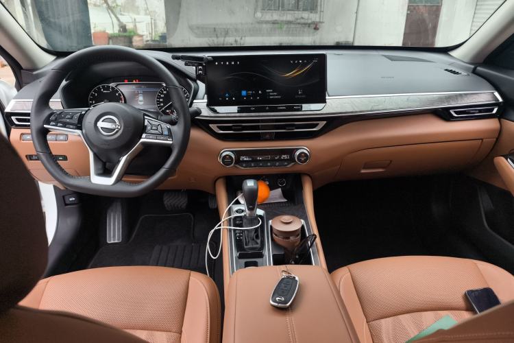 Used Nissan Teana 2025 Model 2.0L XL-TLS Enjoyment Edition Center Console