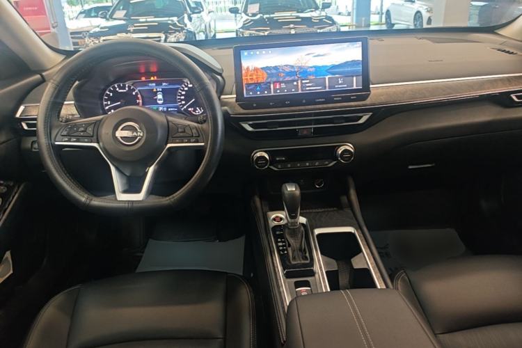 Used Nissan Teana 2025 Model 2.0L XL-TLS Enjoyment Edition Center Console