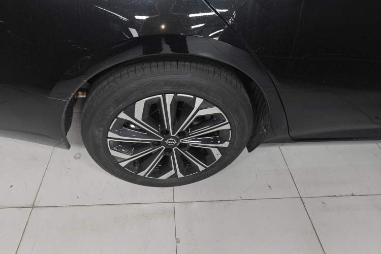 Used Nissan Teana 2026 Model Harmony Cockpit 2.0L Ultra-Comfort Edition Exterior 2