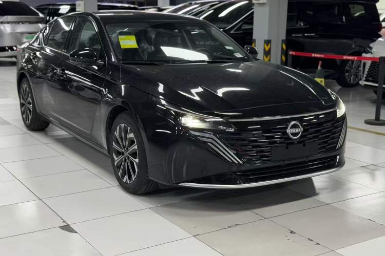 Used Nissan Teana 2026 Model Harmony Cockpit 2.0L Ultra-Comfort Edition Exterior 4