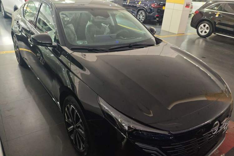 Used Nissan Teana 2026 Model Harmony Cockpit 2.0L Ultra-Comfort Edition Front Right 45 Deg