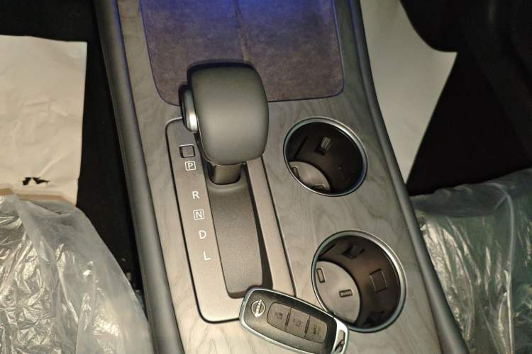 Used Nissan Teana 2026 Model Harmony Cockpit 2.0L Ultra-Comfort Edition Gear Lever