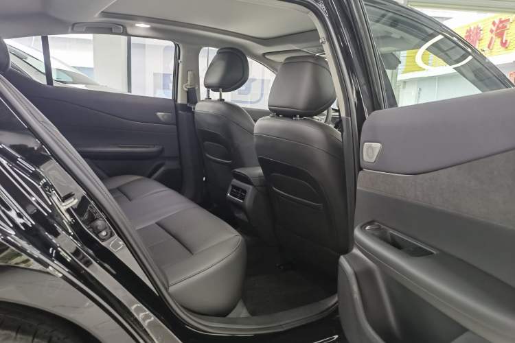 Used Nissan Teana 2026 Model Harmony Cockpit 2.0L Smart Ultra-Comfort Edition Interior 3
