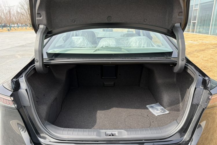 Used Nissan Teana 2026 Model Harmony Cockpit 2.0L Smart Ultra-Comfort Edition Interior 4