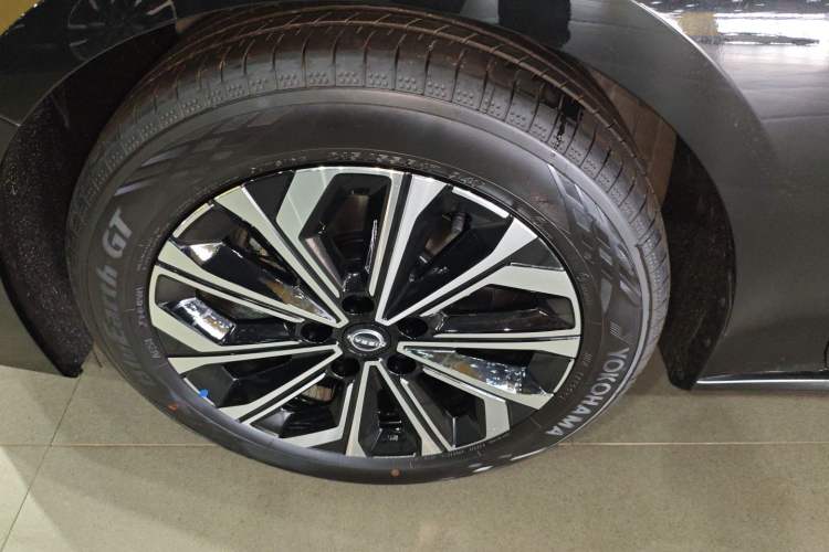 Used Nissan Teana 2026 Model Harmony Cockpit 2.0L Ultra-Comfort Edition Left Front Wheel Hub
