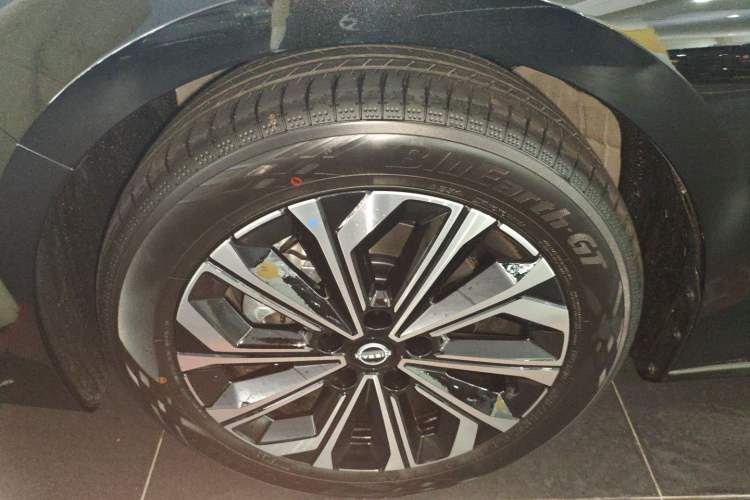 Used Nissan Teana 2026 Model Harmony Cockpit 2.0L Ultra-Comfort Edition Left Front Wheel Hub