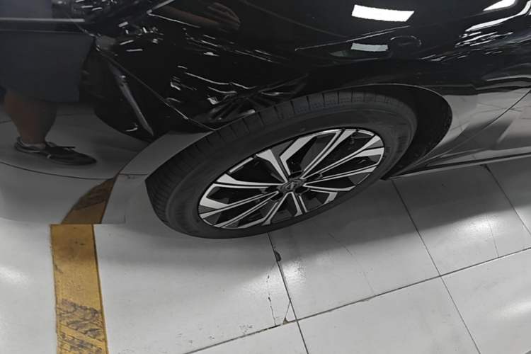 Used Nissan Teana 2026 Model Harmony Cockpit 2.0L Smart Ultra-Comfort Edition Left Front Wheel Hub