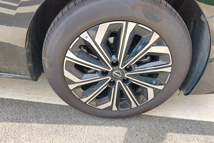 Used Nissan Teana 2026 Model Harmony Cockpit 2.0L Ultra-Comfort Edition Right Front Wheel Hub