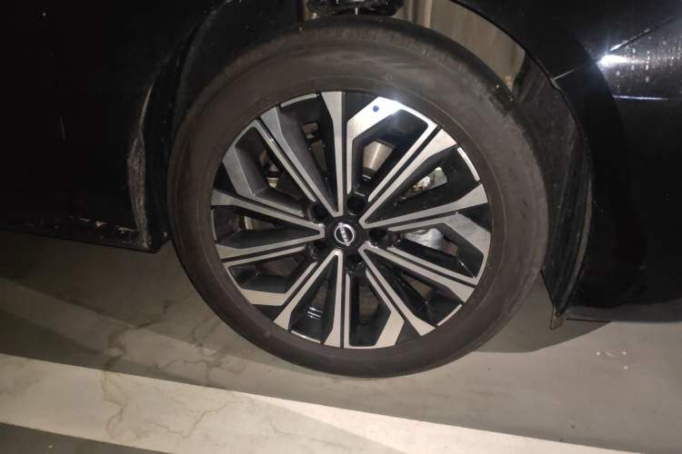 Used Nissan Teana 2026 Model Harmony Cockpit 2.0L Smart Ultra-Comfort Edition Right Front Wheel Hub