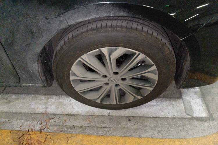 Used Nissan Teana 2026 Model Harmony Cockpit 2.0L Ultra-Comfort Edition Right Front Wheel Hub
