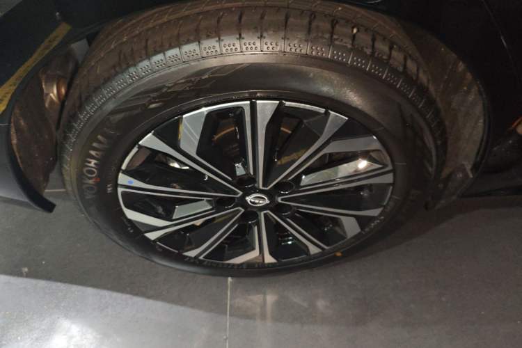 Used Nissan Teana 2026 Model Harmony Cockpit 2.0L Ultra-Comfort Edition Right Rear Wheel Hub