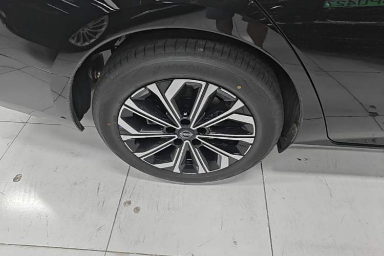 Used Nissan Teana 2026 Model Harmony Cockpit 2.0L Smart Ultra-Comfort Edition Right Rear Wheel Hub