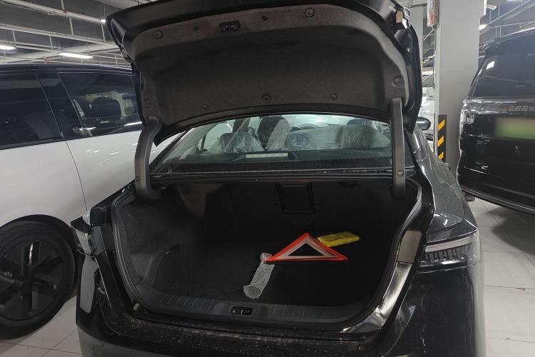 Used Nissan Teana 2026 Model Harmony Cockpit 2.0L Ultra-Comfort Edition Trunk