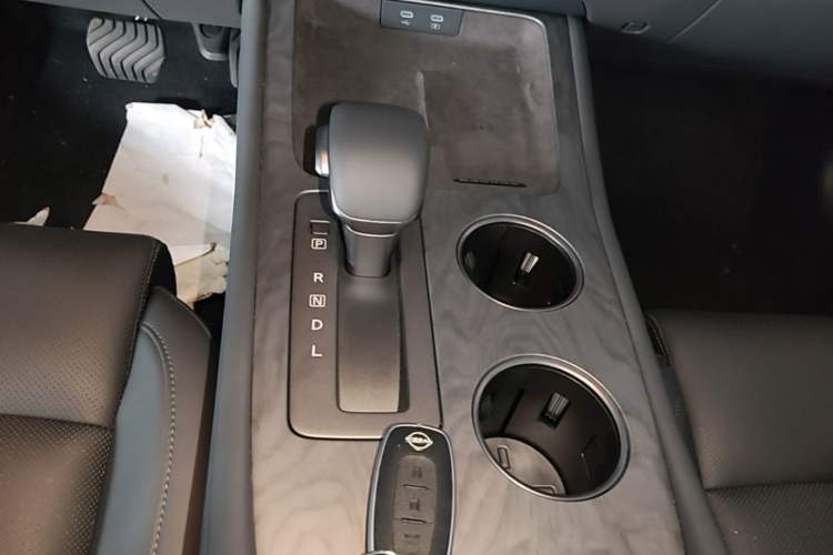 Used Nissan Teana 2026 Model Harmony Cockpit 2.0L Smart Ultra-Comfort Edition Gear Lever