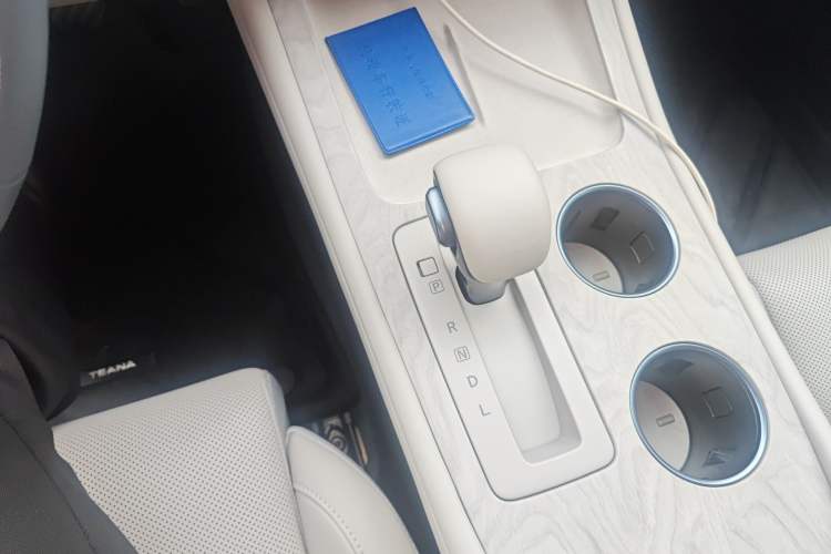 Used Nissan Teana 2026 Model Harmony Cockpit 2.0L Ultra-Comfort Edition Gear Lever