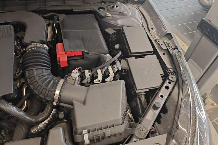 Used Nissan Teana 2026 Model Harmony Cockpit 2.0T Flagship Edition Engine Bay Left