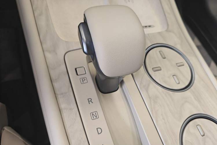 Used Nissan Teana 2026 Model Harmony Cockpit 2.0T Flagship Edition Gear Lever