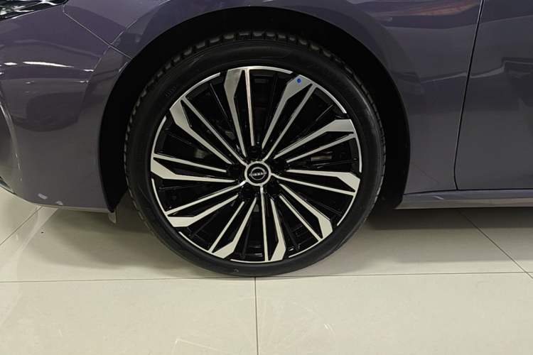 Used Nissan Teana 2026 Model Harmony Cockpit 2.0T Flagship Edition Left Front Wheel Hub