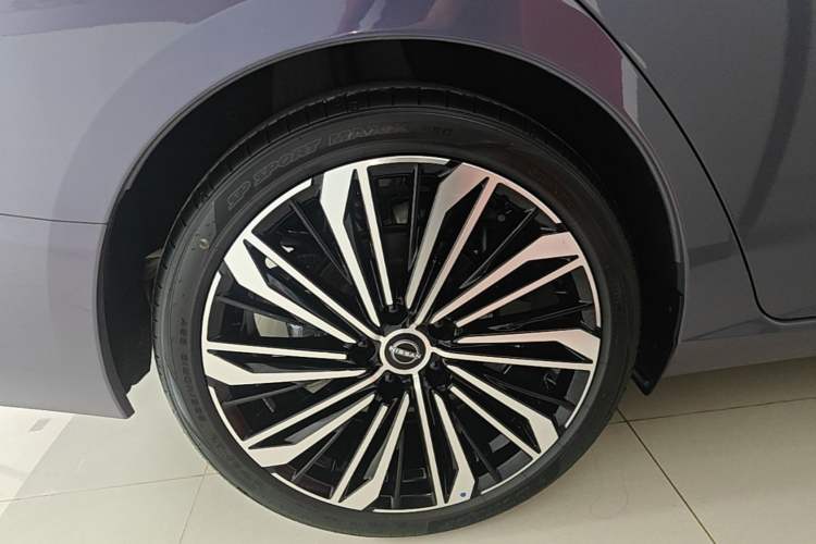 Used Nissan Teana 2026 Model Harmony Cockpit 2.0T Flagship Edition Right Rear Wheel Hub