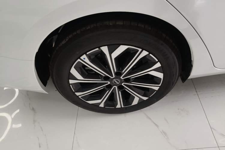 Used Nissan Teana 2026 Model Harmony Cockpit 2.0L Smart Ultra-Comfort Edition Right Rear Wheel Hub