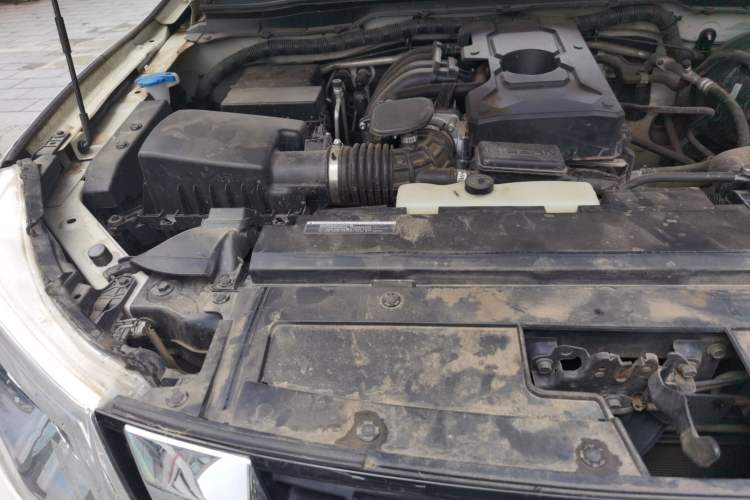 Used Nissan Terra 2020 2.5L XL Upper Automatic Two-Wheel Drive Luxury Edition Engine Bay Right