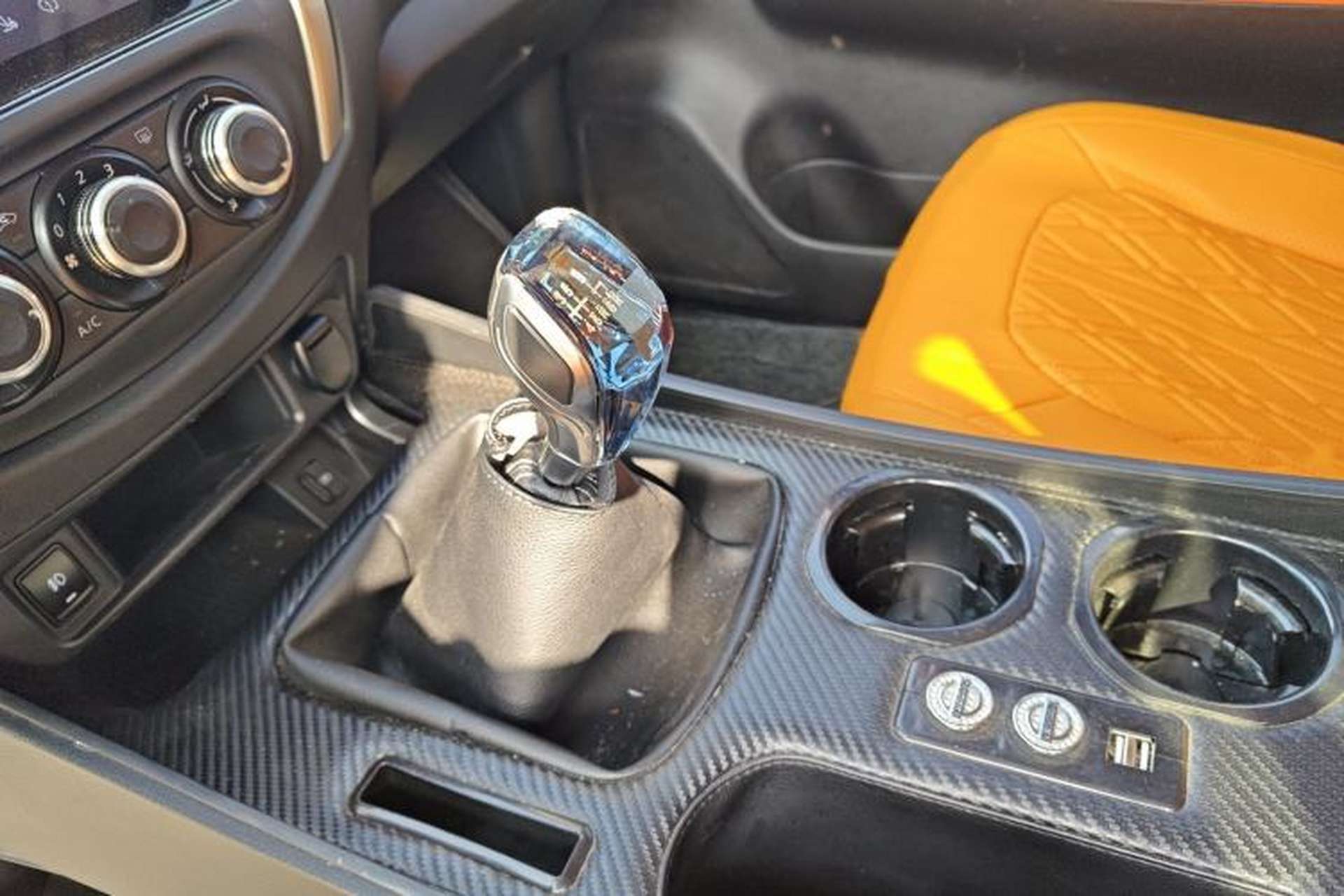 Used Nissan Terra 2020 2.5L XE Manual Two-Wheel-Drive Elite Edition Gear Lever